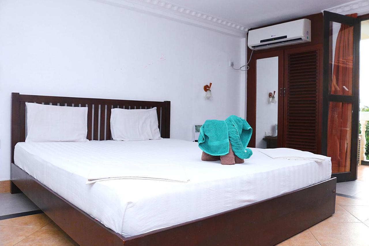 Topaz Beach Hotel Negombo Exterior photo